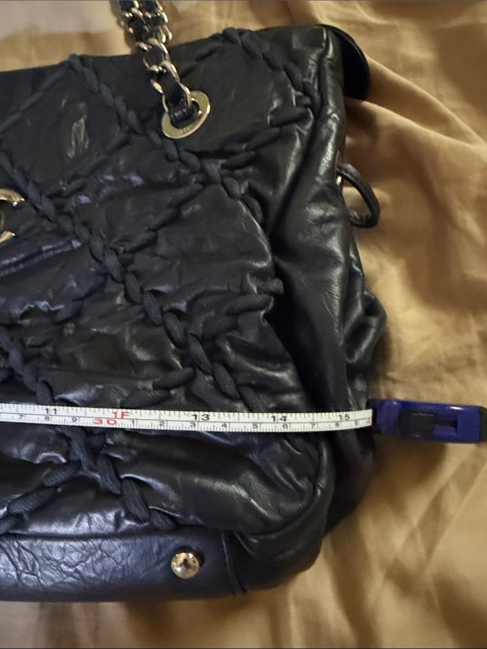 Gorgeous authentic Chanel navy blue leather - Picture 15 of 16